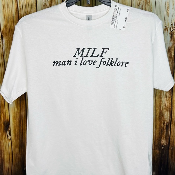 Man I Love Folklore shirt NWT medium - Picture 3 of 3